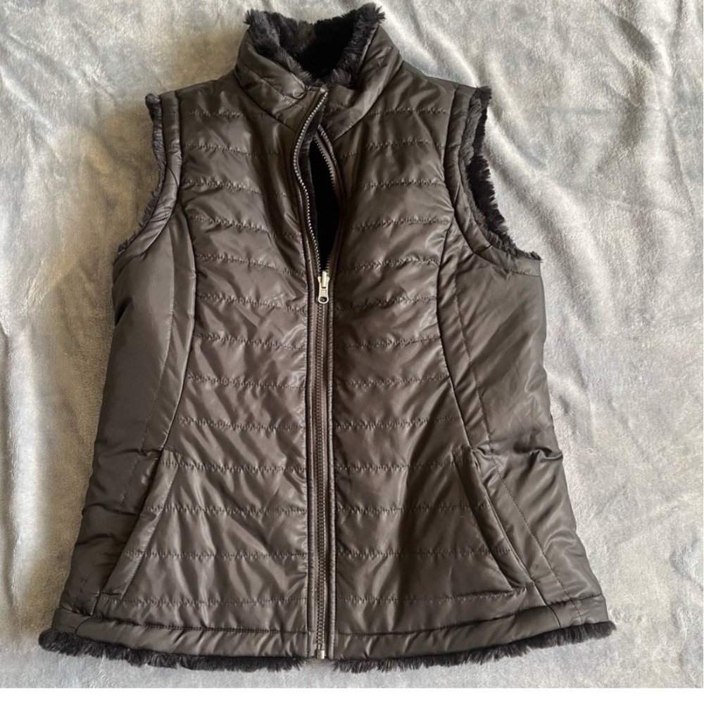 Women's Medium Black Reversible Faux Fur Quilted Puffer Vest Full Zip EUC